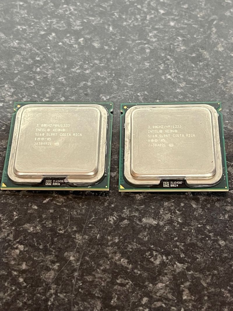 2x Intel Xeon 5160 3.00GHz LGA771 SL9RT