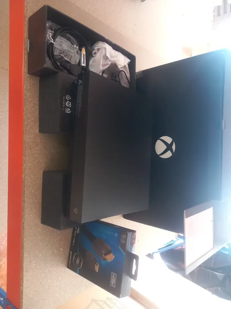 Consola Xbox One X PROJECT SCORPIO EDITION