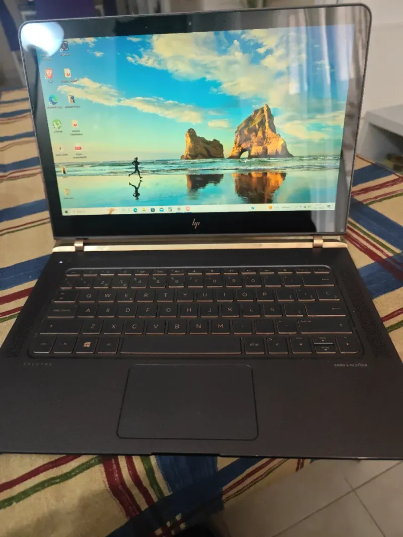 HP Spectre i7 Ordenador Portátil Negro/Dorado