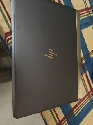HP Spectre i7 Ordenador Portátil Negro/Dorado