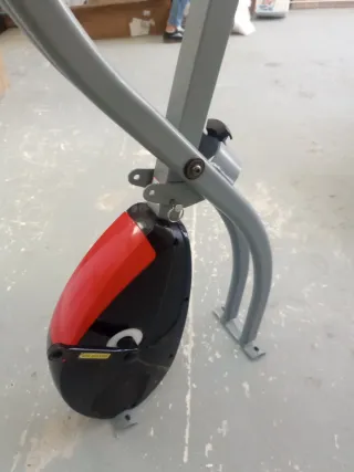 Bicicleta Estática UltraSport F-Bike sin respaldo.