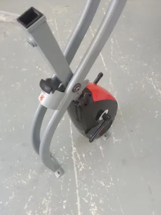 Bicicleta Estática UltraSport F-Bike sin respaldo.