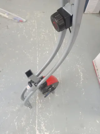 Bicicleta Estática UltraSport F-Bike sin respaldo.