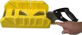 Caja ingletadora Stanley con serrucho