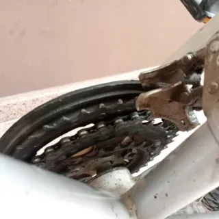 Bicicleta infantil morada y plateada