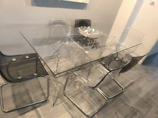 Mesa y sillas de comedor