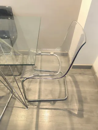 Mesa y sillas de comedor