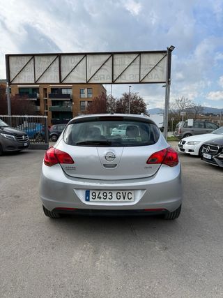 Opel Astra 2010