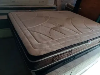 Colchón viscoelástico y canapé abatible