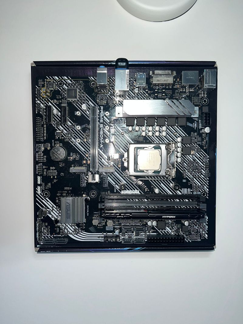 Placa Base ASUS B460M-A + 16GB DDR4