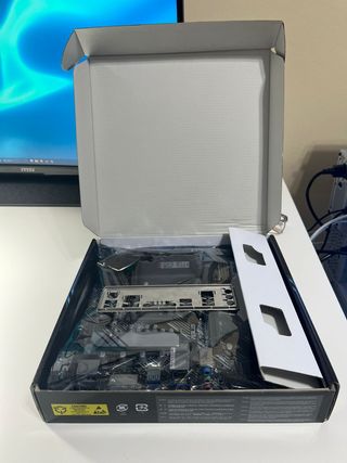 Placa Base ASUS B460M-A + 16GB DDR4