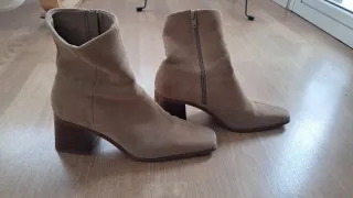 Botines Mango ante beige