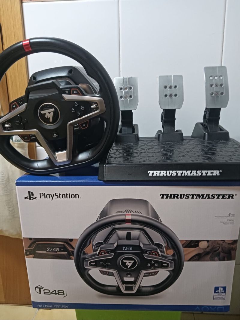 Volante Thrustmaster T248 con Pedales