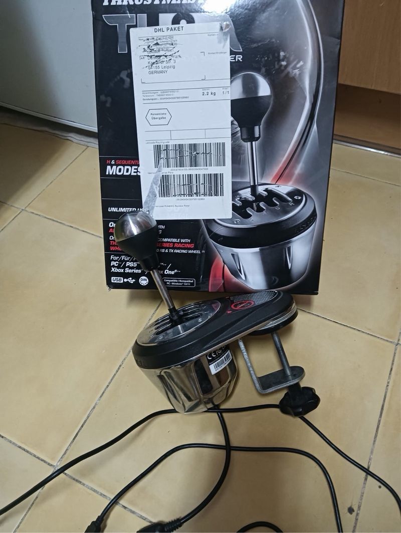 Volante Thrustmaster T248 con Pedales afbeelding 3