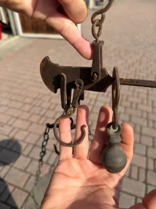 Bilancia antica in metallo