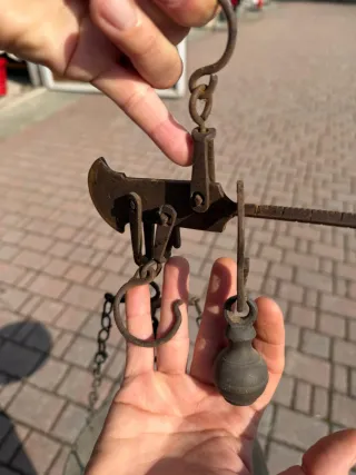 Bilancia antica in metallo