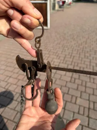 Bilancia antica in metallo