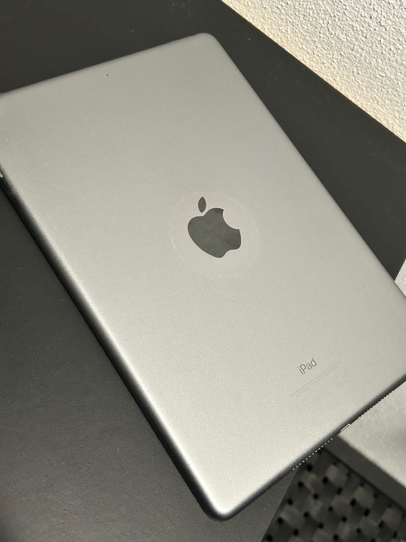 iPad 5th Gen Wi-Fi 32GB Plata afbeelding 2