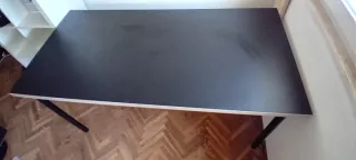 Mesa escritorio Ikea negra y blanca