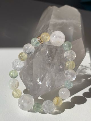 Pulsera Energética Prehnita y Fantasma Blanco