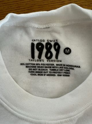 1989 (Taylor’s version) eras crewneck (Size M)