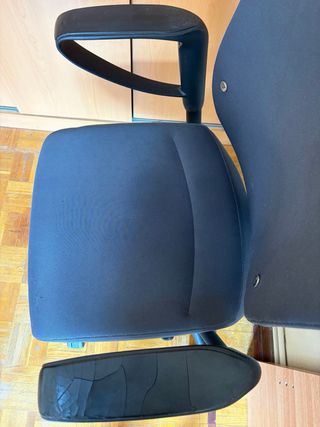 Silla de oficina negra