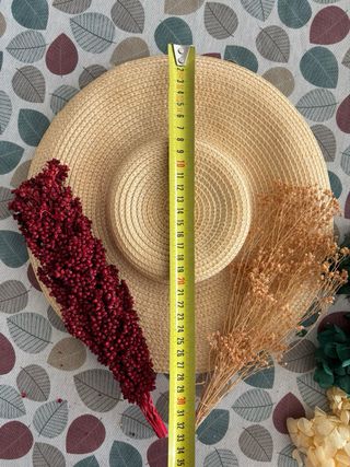 Material para tocados: flores secas y sombrero
