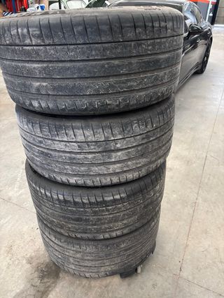 Michelin Pilot Sport 4S 295/35R21