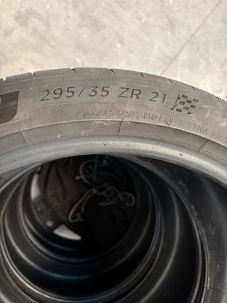 Michelin Pilot Sport 4S 295/35R21