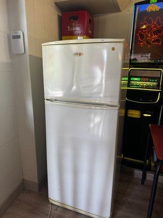 Nevera con congelador blanca