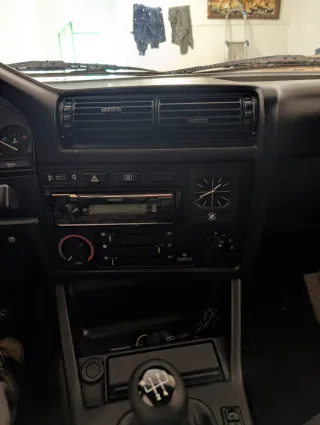 E30 coupé 1983 318i en perfecto estado