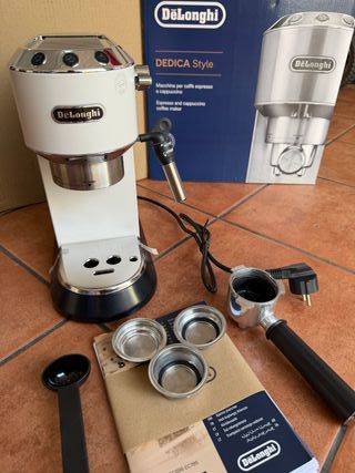 Cafetera DeLonghi Dedica Style Blanca