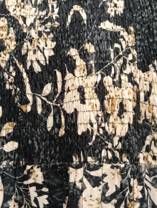 Vestido largo estampado negro y beige