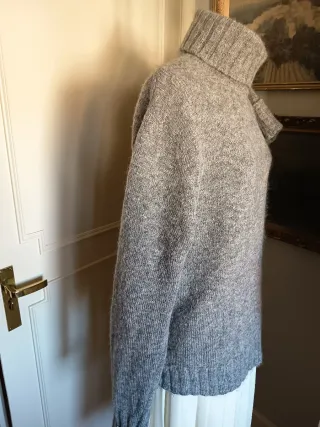 Jersey COS cuello alto gris