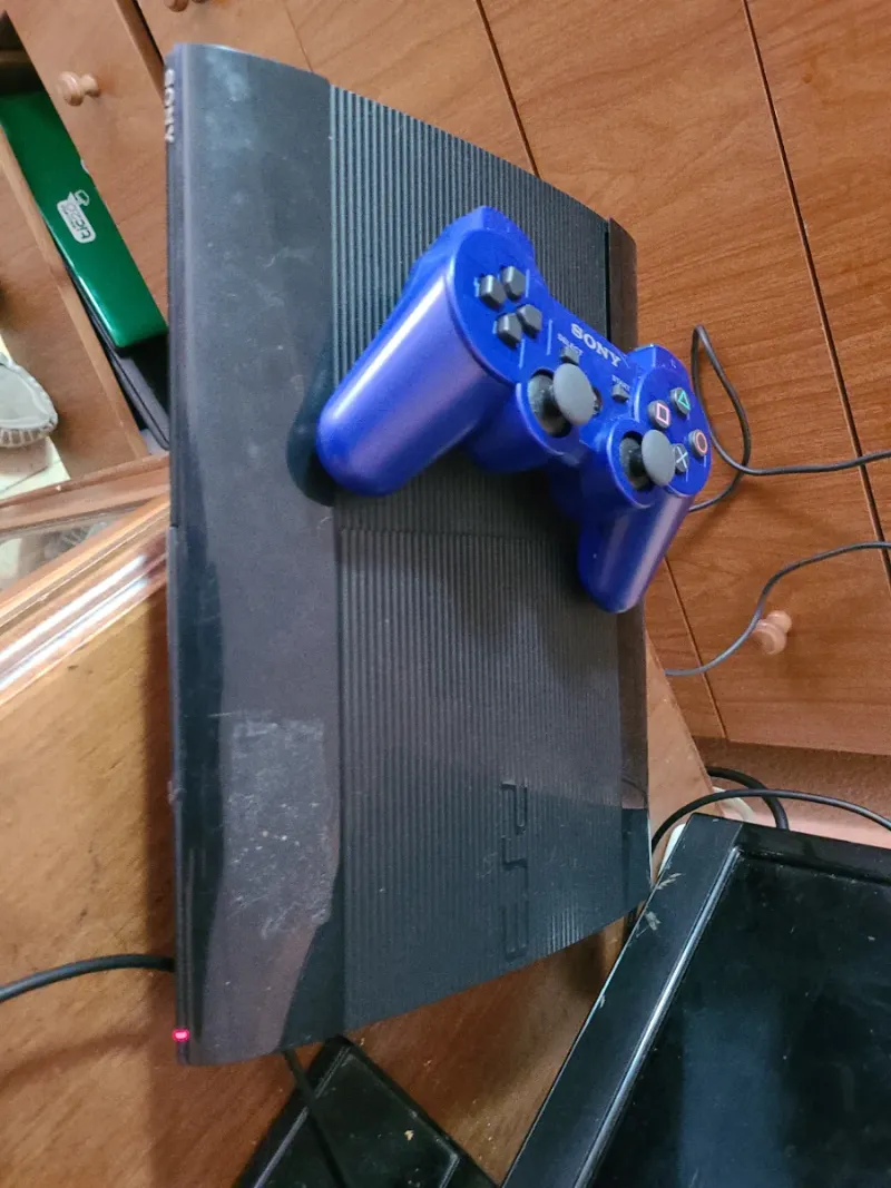 Consola PS3 con mando y 9 juegos