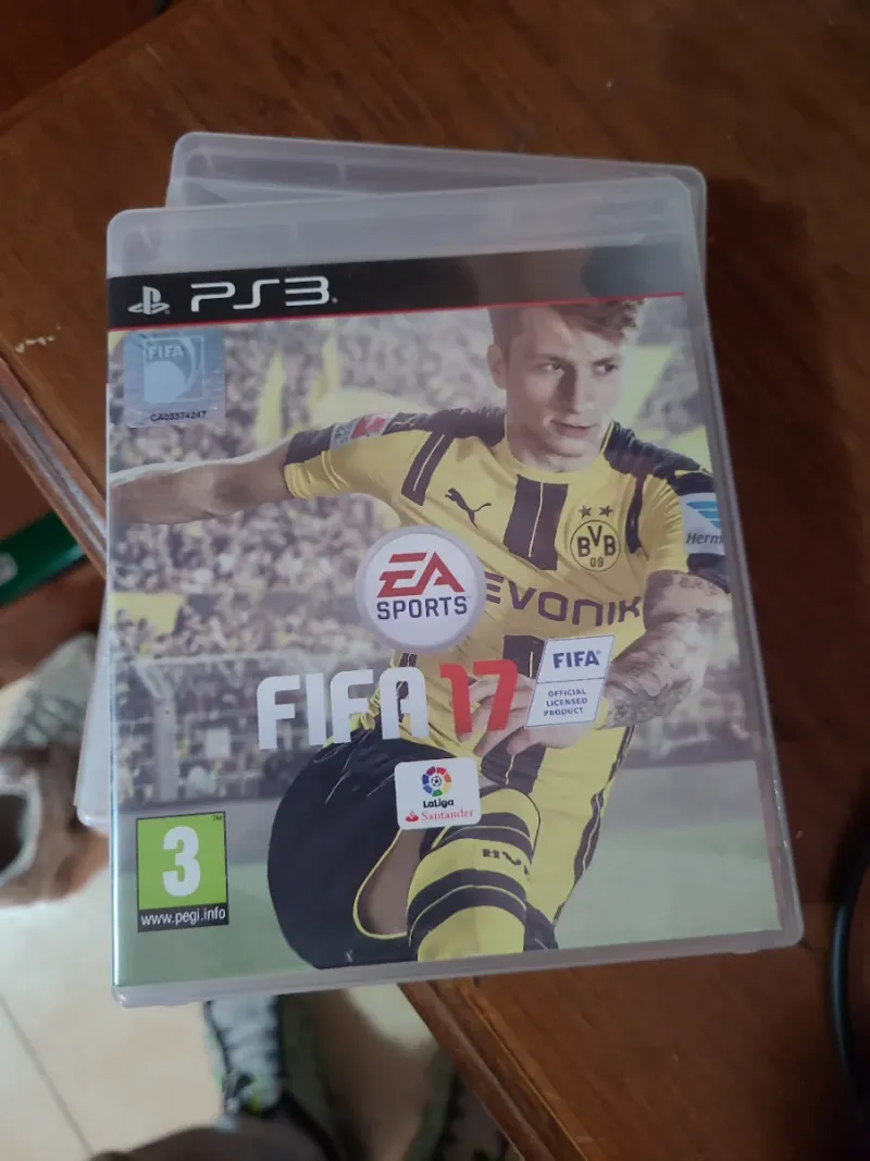 Consola PS3 con mando y 9 juegos afbeelding 10