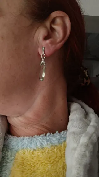 Pendientes largos plateados y verde