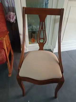 2 Sillas de Madera con Asiento de Tela