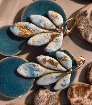 Pendientes azules y dorados