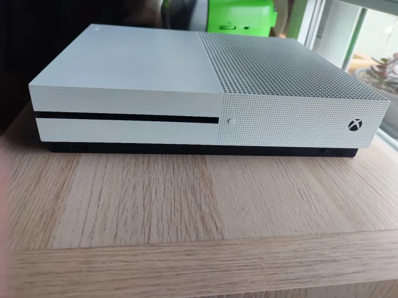 Xbox One S Blanca 1TB + 3 Juegos