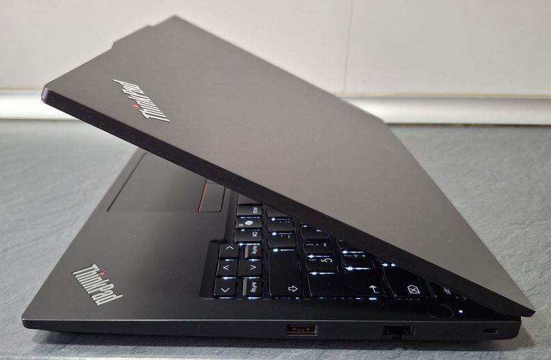 Lenovo Thinkpad E14 Intel Ultra 5 afbeelding 3
