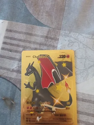 Carta Pokémon Charizard V Oro