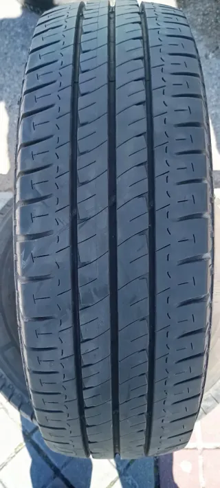 Michelin 215/70 R15C 109/107S Carga