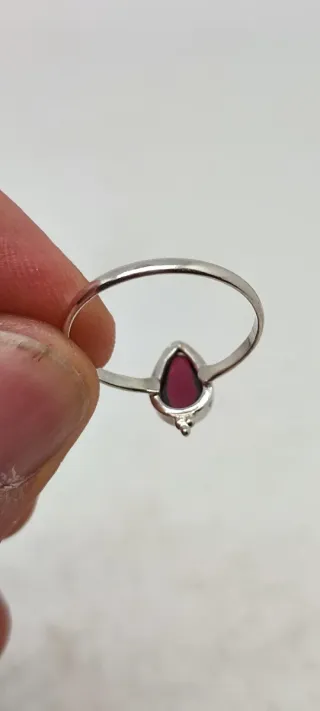 Anillo de Plata y Granate.