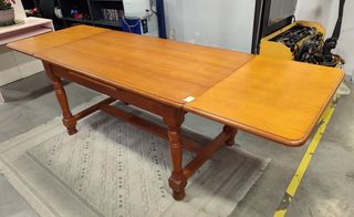 MESA EXTENSIBLE + CUATRO SILLAS