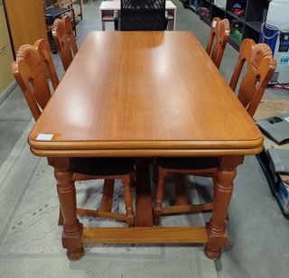 MESA EXTENSIBLE + CUATRO SILLAS
