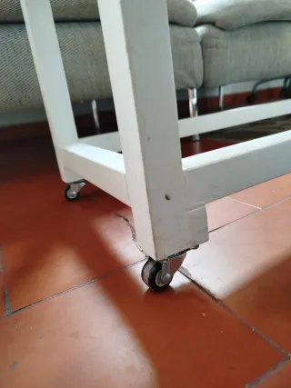 mesa centro maderacon ruedas