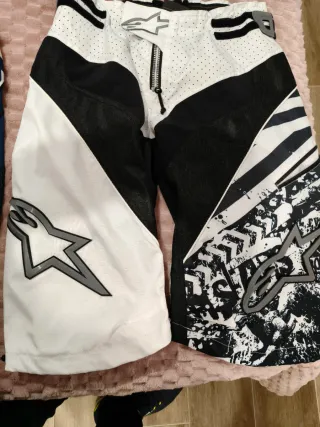 Pantalones Enduro Fox y Alpinestars