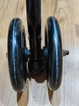 Andador con asiento y cesta para personas mayores