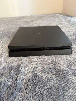 Consola PS4 Negra + 5 Juegos + Mando+ Auriculares